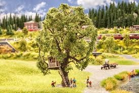 NOCH tree with treehouse (5.91in hight) HO scale