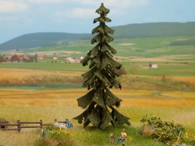 NOCH Sapin rouge  14,5cm haut HO scale