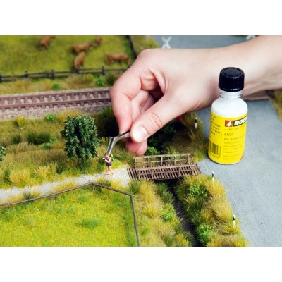 NOCH colle temporaire ; permet de coller et de décoller facilement (déplacer un personnage sur un diorama par ex) Trains