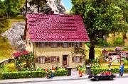 NOCH Kit residential house with Shelter HO scale