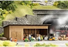 NOCH Kit à contruire hangar , petit entrepot HO scale