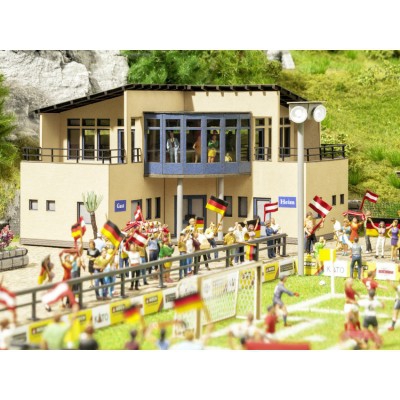 NOCH kit laser cut de terrain de football avec tribunes club house lumières et son (série limitée) Decors et diorama