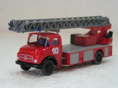 PREISER Mercedes Benz L 1519/48 DLK 23-12 echelle Magirus aeroport Fire engine