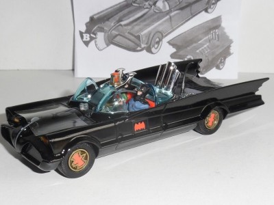 CORGI Batmobile with Batman and Robin (série limitée) Diecast models