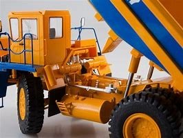 SSM Tombereau de mines BELAZ 7547 ( Bielorussie)( en métal trés détaillé série limitée) Véhicules miniatures