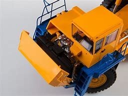 SSM Tombereau de mines BELAZ 7547 ( Bielorussie)( en métal trés détaillé série limitée) Diecast models