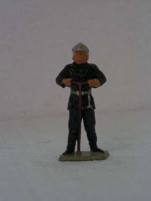 STARLUX Sapeur avec clef de barage casque F1 firemen Kits and plastic figures