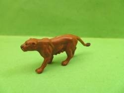 STARLUX lionne Maquettes et figurines plastiques