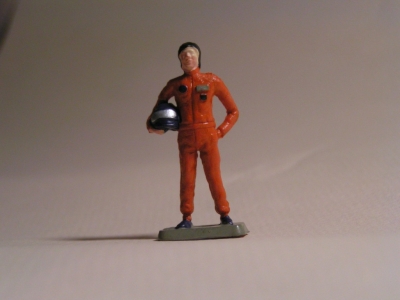 STARLUX Formule 1 pilote avec casque sous le bras (écurie rouge) Maquettes et Decors