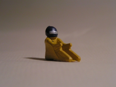 STARLUX formule 1 pilote au volant F1 (ecurie jaune) Maquettes et figurines plastiques