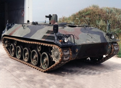 TRIDENT Vehicule blindé transport de troupes STEYR 4K3FA-G2 avec mitrailleuse 12,7 mm Militaires