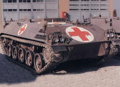 TRIDENT Armoured Personnal carrier Ambulance STEYR 4K4FA-San Military