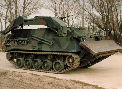 TRIDENT Blindé STEYR 4KH7FA-PI du génie avec pelle et lame Militaires