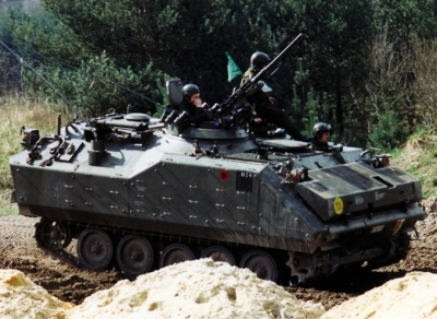 TRIDENT Vehicule blindé transport de troupes YPR-765 avec mitrailleuse 12,7 mm Véhicules miniatures