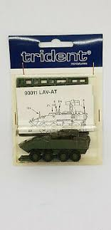 TRIDENT blindé russe LAV-AT (modèle en plastique) Véhicules miniatures