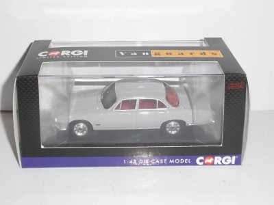 CORGI-TOYS Jaguar XJ6 Series 1 4.2-litre SWB Manual Overdrive Warwick Grey with Red Leather Véhicules miniatures