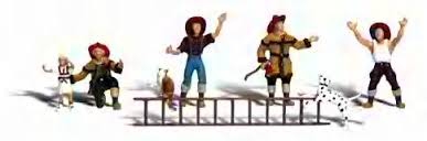 WOODLAND SCENICS set de pompiers americains (avec mascotte et accessoires) Echelle HO