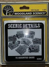 WOODLAND SCENICS 15 assorted skids HO scale